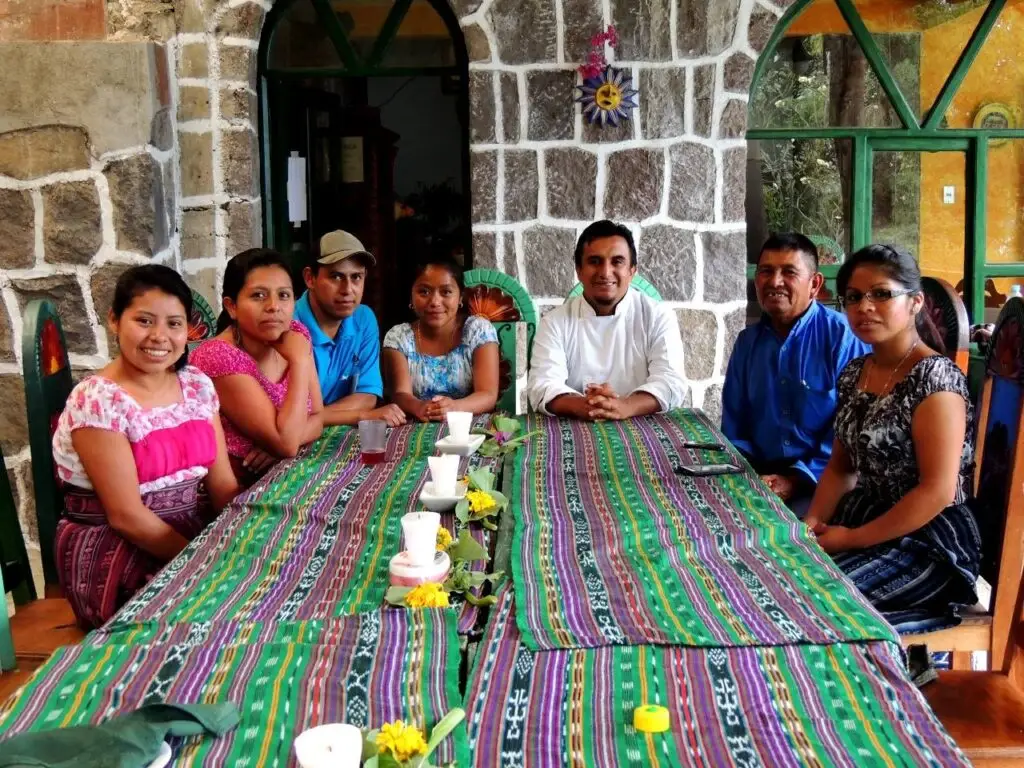 Los alimentos que se preparan en el restaurante provienen de familias de migrantes del occidente.