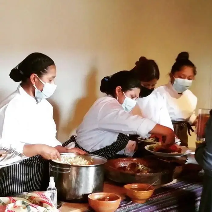 Mayoría de las cocineras son originarias de comunidades rurales del suroccidente.