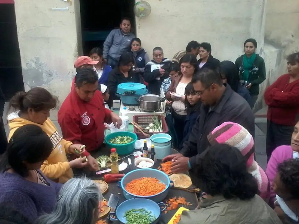 Decenas de jóvenes de comunidades rurales del suroccidente de capacitán como cocineros.