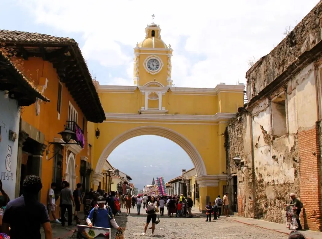 Arco de Santa Catalina cumple 330 años en 2024, se encuentra en Antigua Guatemala, ciudad colonial Patrimonio de la Humanidad. – SoyMigrante.com REVISTA Arco de Santa Catalina cumple 330 años en 2024, se encuentra en Antigua Guatemala, ciudad colonial Patrimonio de la Humanidad.