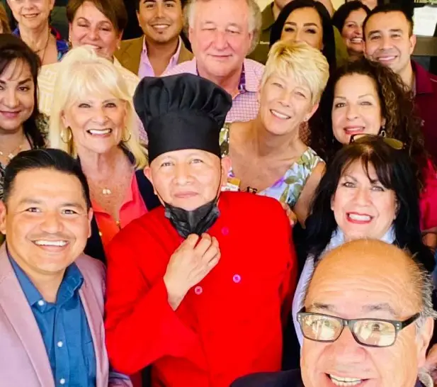 Migrante Juan Guarcax, originario de Joyabaj, Quiché, es chef graduado en Estados Unidos y su especialidad es la comida italiana. Su restaurante Bella Mía es un éxito en McAllen, Texas. – SoyMigrante.com REVISTA