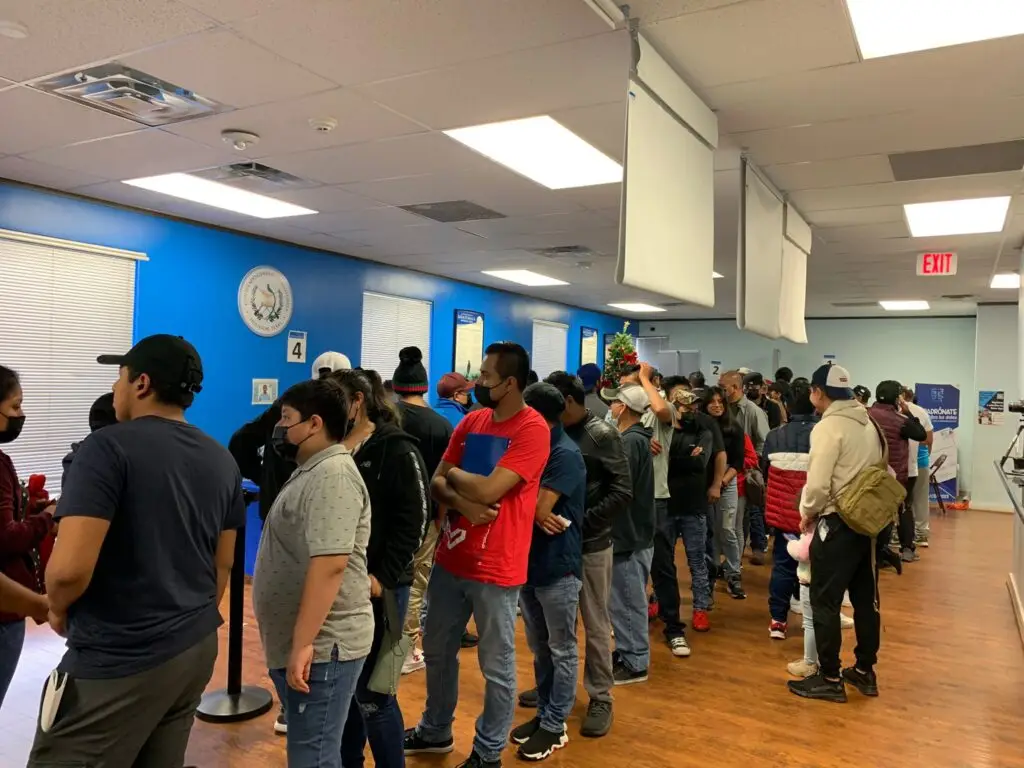Los guatemaltecos que desean obtener una Tarjeta Consular deben tramitarla en un consulado de Guatemala en el extranjero y pagar 25 dólares. – SoyMigrante.com REVISTA Los guatemaltecos que desean obtener una Tarjeta Consular deben tramitarla en un consulado de Guatemala en el extranjero y pagar 25 dólares. – SoyMigrante.com REVISTA