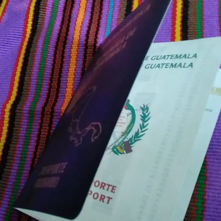 Pasaporte guatemalteco – SoyMigrante.com REVISTA Documento de visa de Guatemala, inmigración y migración, en Revista SoyMigrante.com, enfocada en temas de migrantes, derechos y documentación en Guatemala.