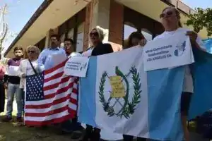 México y Estados Unidos en una protesta comunitaria en Los Ángeles promoviendo derechos de migrantes y justicia social. – SoyMigrante.com REVISTA