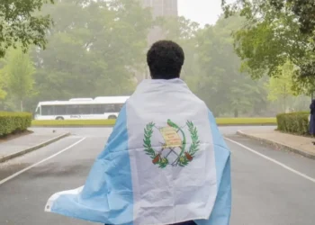 Brandon Lopez se graduó de la Universidad de Duke en Computación y va a trabajar a Microsoft. Es guatemalteco hijo de migrante guatemalteca