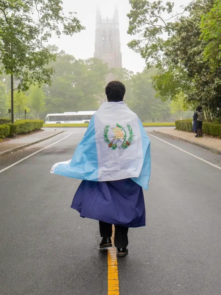 Brandon Lopez se graduó el 12 de mayo de Duke University es Guatemalteco e irá a trabajar a Microsoft