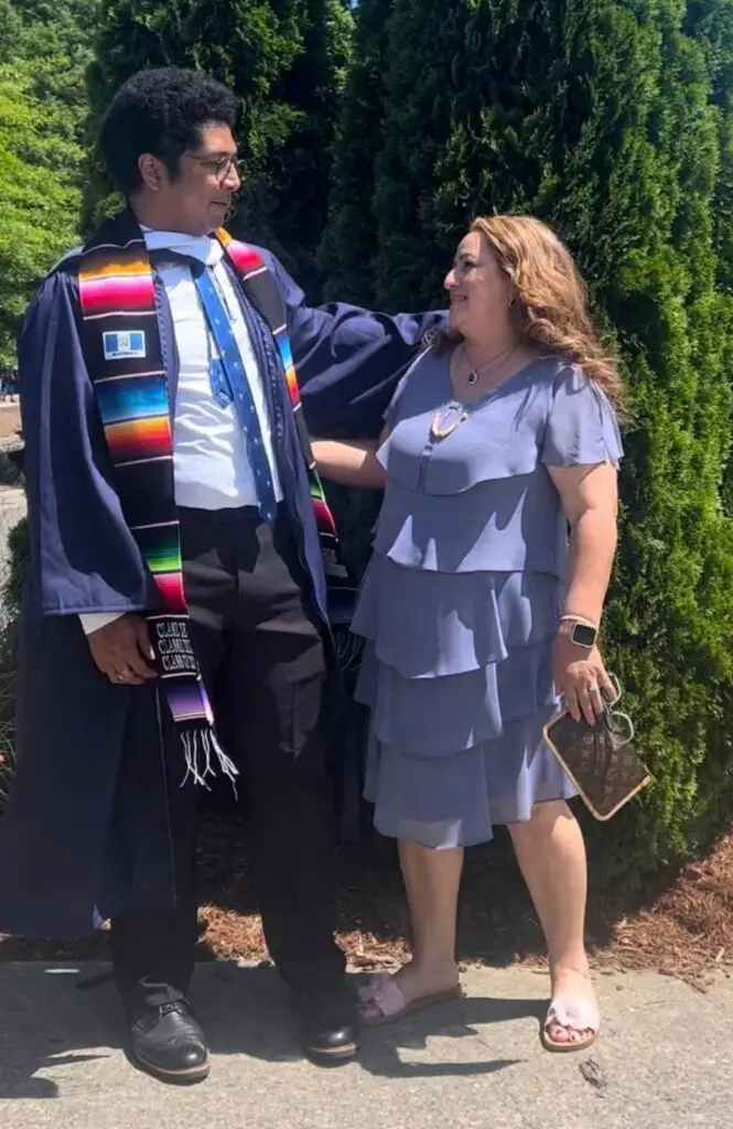 Brandon Lopez se graduó de la Universidad de Duke en Computación y va a trabajar a Microsoft. Es guatemalteco hijo de migrante guatemalteca