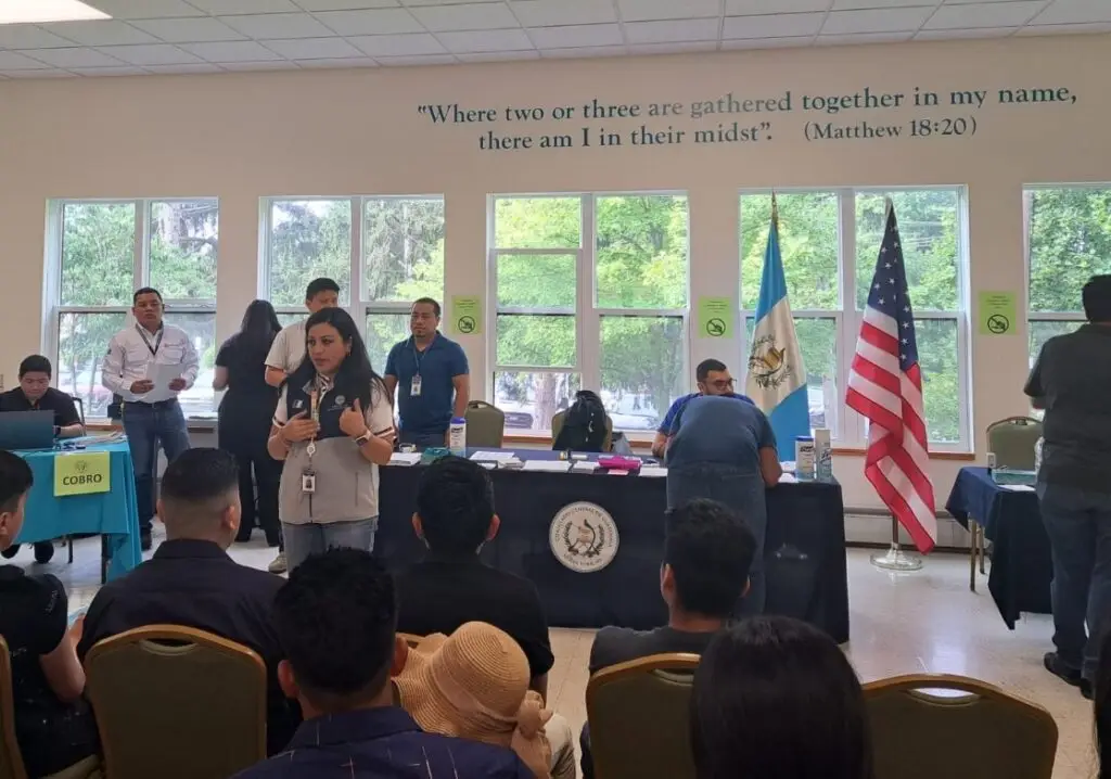 Para recibir atención en los consulados móviles es necesaria una cita, que se hace a través del sito web del Minex. Esta cita es gratuita y nadie debe cobrar por ella. Se debe llegar puntualmente al consulado movil elegido. Fotografía: Minex – SoyMigrante.com REVISTA