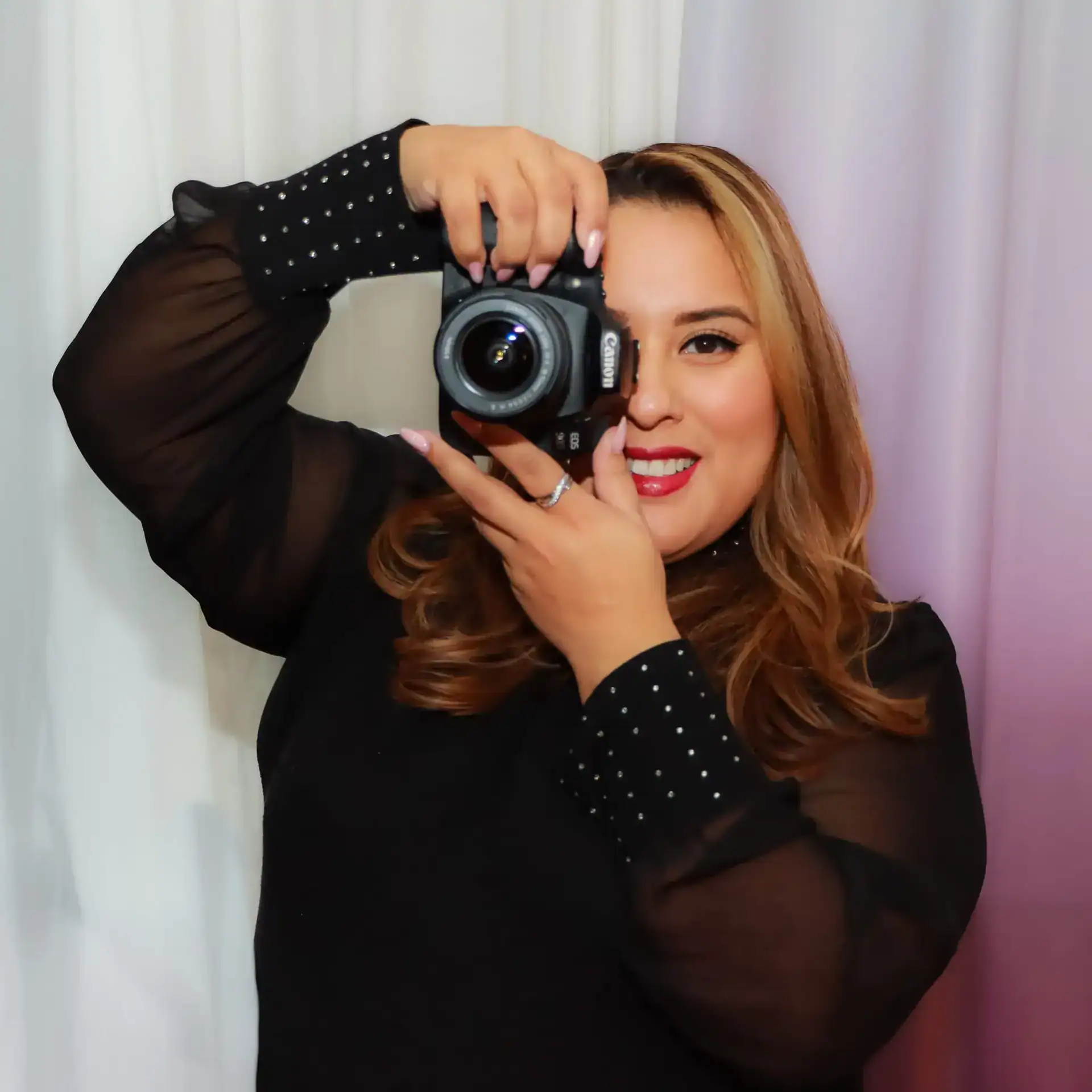 Estrella Recinos retrata sonrisas, amor e historias en Connecticut