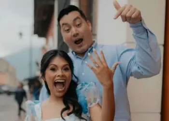 Elizabeth Cotí, maestra de Texas, de padres migrantes guatemaltecos, se comprometió en Antigua Guatemala y celebrará aquí su boda en 2025.
