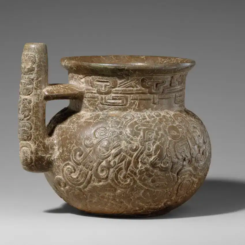 Ancient Mesoamerican ceramic vessel with intricate carvings and mythical motifs, showcasing pre-Hispanic craftsmanship and cultural symbolism in Mexico. – SoyMigrante.com REVISTA