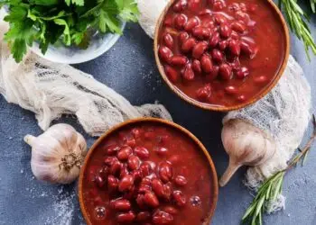 Frijoles colorados con chicharron para recetas chapinas