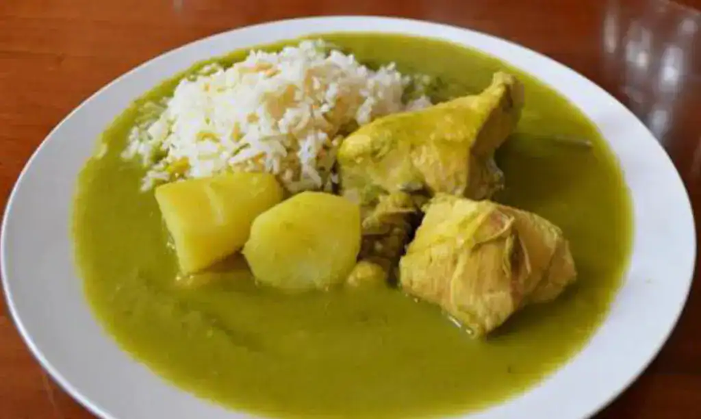 FileName: plato-tradicional-de-pollo-y-yuca-con-salsa-verde.jpg. – SoyMigrante.com REVISTA