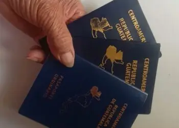 El pasaporte debe estar vigente para poder solicitar la visa.