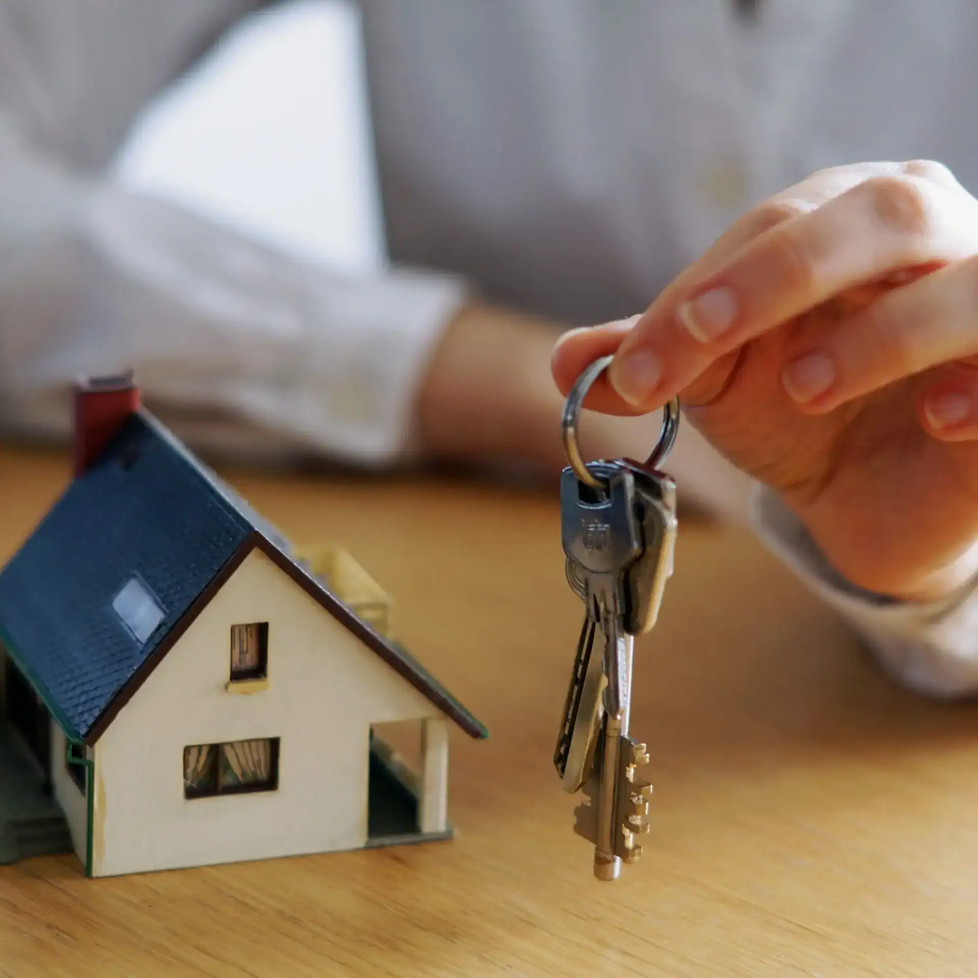 Experto guatemalteco explica: ¿Es mejor comprar casa o rentar en USA?