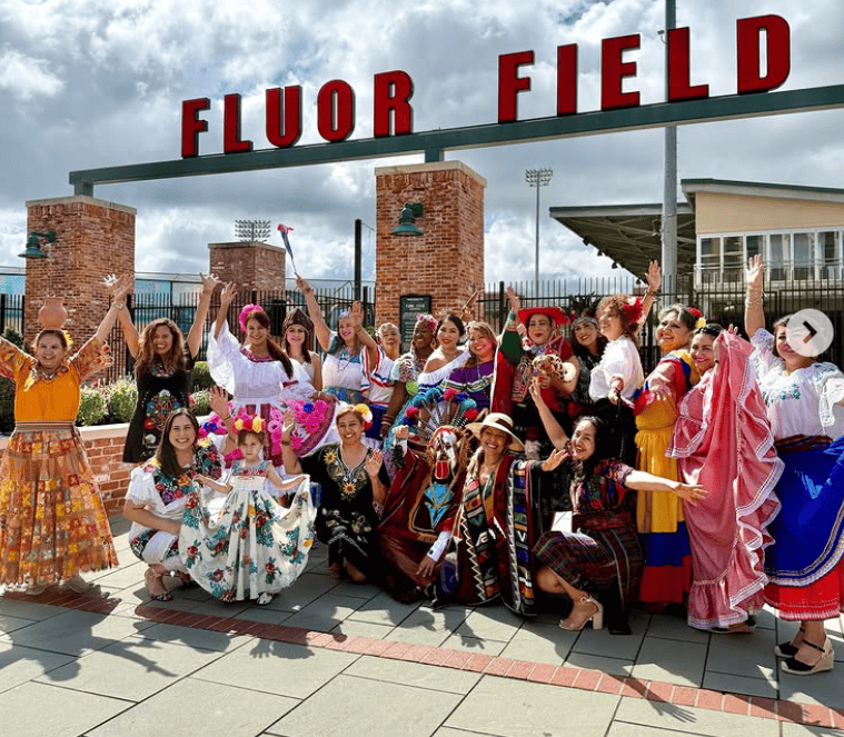 La Asociación Hispano-Americana de Mujeres (AHAM) celebró un Festival del Mes de la Herencia Hispana en Fluor Field, Carolina del Sur, el 14 de septiembre. También participó la comunidad guatemalteca. – SoyMigrante.com REVISTA