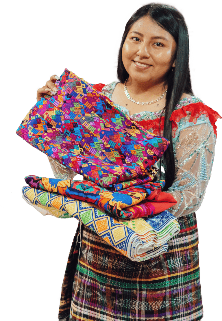 Coloridas prendas tradicionales indígenas de Guatemala, mujer sonriente en ropa típica con textiles artesanales.