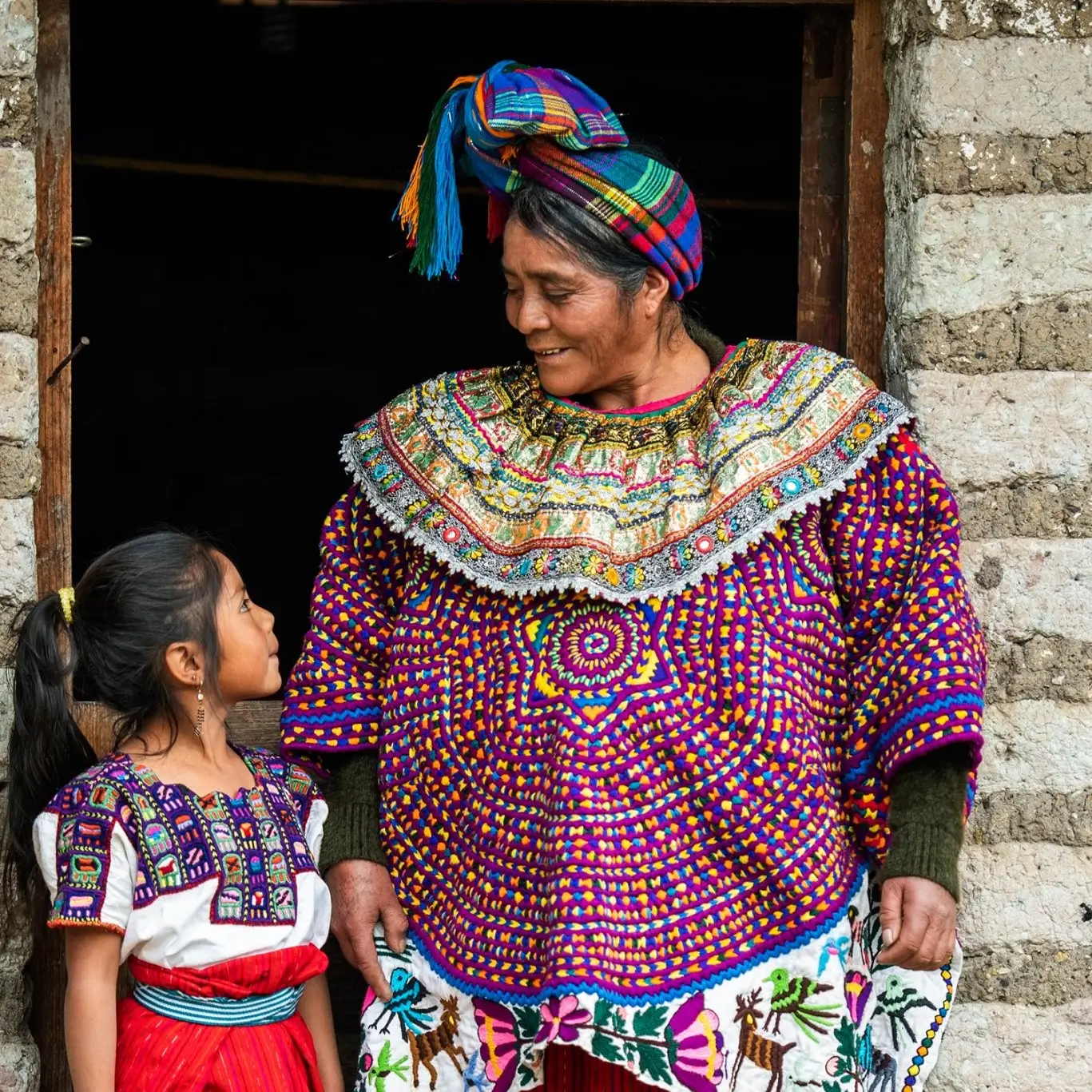 Madres guatemaltecas: manos laboriosas, corazón sin límites; fortaleza migrante y emprendedora