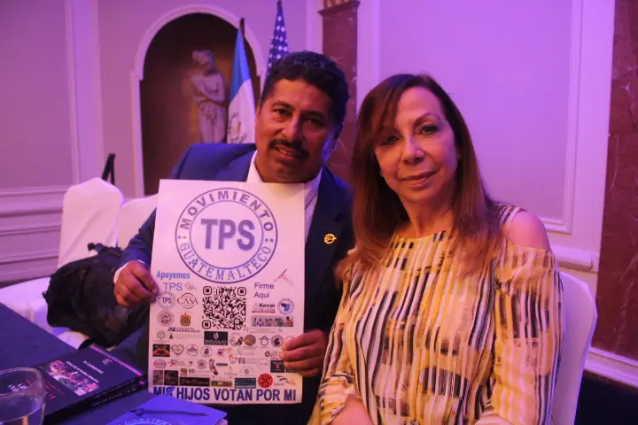 Walter Batres, presidente de la Red Migrante Guatemalteca y Meredith Brown, abogada migratoria que asesora legalmente la solicitud y la búsqueda de apoyos en Estados Unidos. – SoyMigrante.com REVISTA Walter Batres, presidente de la Red Migrante Guatemalteca y Meredith Brown, abogada migratoria que asesora legalmente la solicitud y la búsqueda de apoyos en Estados Unidos. – SoyMigrante.com REVISTA