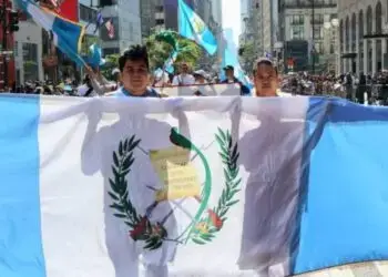 guatemaltecos desfile hispanidad