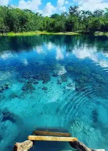 Explorando y descubriendo la Laguna Cráter Azul en Guatemala