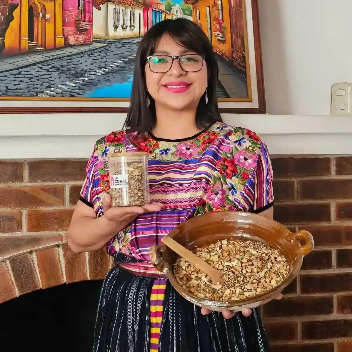 Granola Del Comal nació del amor de Marina Chen al esperar a su bebé