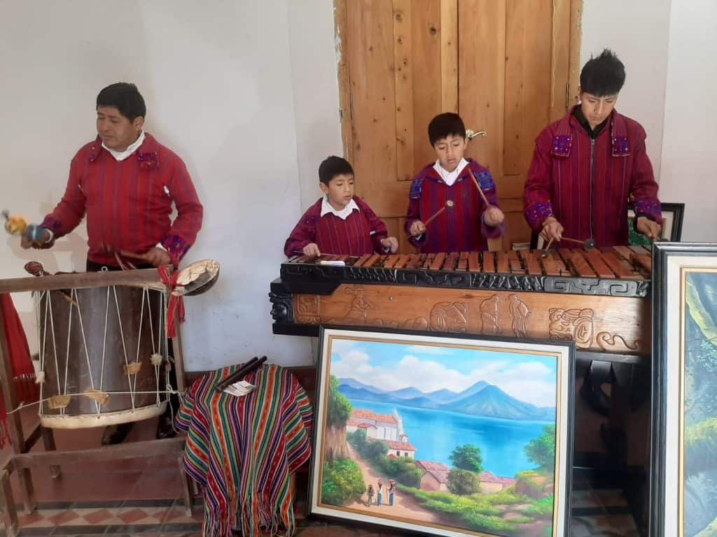 Miguel Ángel: Del sonido de la Marimba a los colores de Guatemala – SoyMigrante.com REVISTA