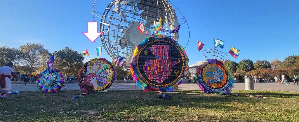Exposición de Barriletes en el parque Flushing Meadows Corona de Nueva York, organizada por la organización Santiagueros en USA. El barrilete de los hermanos Sun aparece al lado izquierdo, – SoyMigrante.com REVISTA Exposición de Barriletes en el parque Flushing Meadows Corona de Nueva York, organizada por la organización Santiagueros en USA. El barrilete de los hermanos Sun aparece al lado izquierdo, – SoyMigrante.com REVISTA