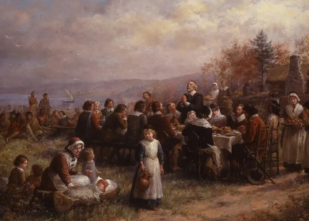 En 1621 se celebró por primera vez Acción de Gracias, en ocasión de que los indígenas ayudaron a los primeros migrantes europeos a sobrevivir el duro invierno al proveerles alimento.