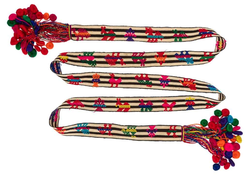 B2296A-Pañuelo mexicano hecho a mano con bordado tradicional y borlas de colores para trajes folclóricos y festivales culturales en México. – SoyMigrante.com REVISTA