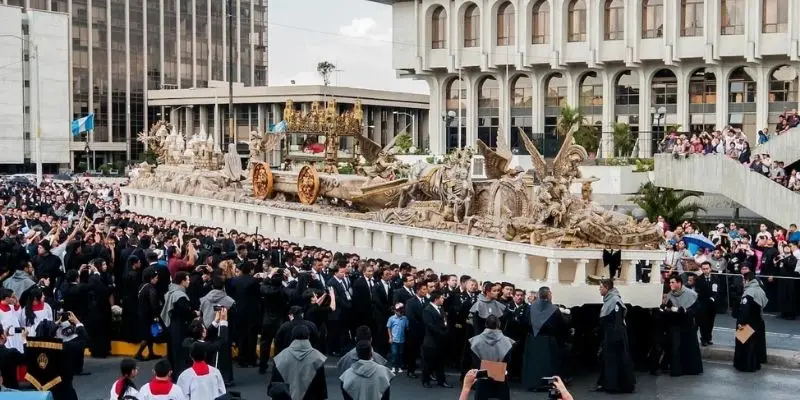Guatemala: Edificios, arte y el centro del país
