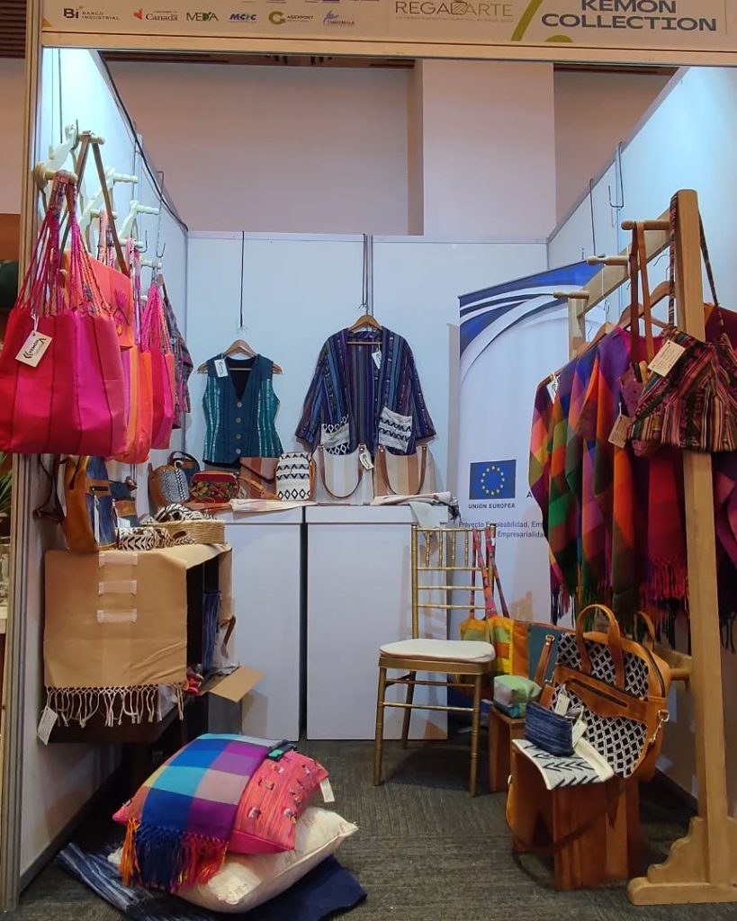 El emprendimiento de Kemon Collection representa trabajo para tejedoras de Comalapa.