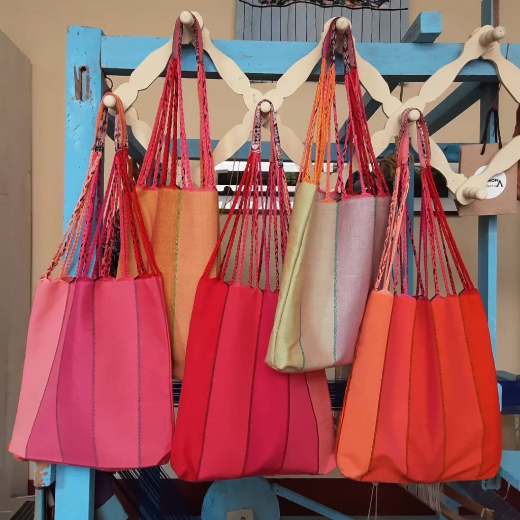 Las bolsas es uno de los productos que más tiempo llevan en elaborar.