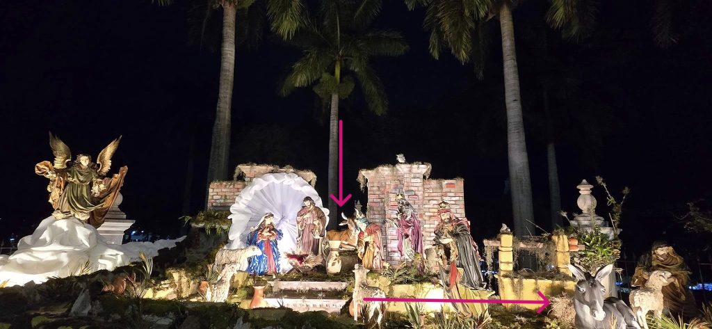 Panorámica de todo el nacimiento en la cual se aprecia la dimensión real del buey y la mula en el establo, mudos testigos de la Natividad de Jesús en la Sagrada FAmilia. – SoyMigrante.com REVISTA Panorámica de todo el nacimiento en la cual se aprecia la dimensión real del buey y la mula en el establo, mudos testigos de la Natividad de Jesús en la Sagrada FAmilia. – SoyMigrante.com REVISTA