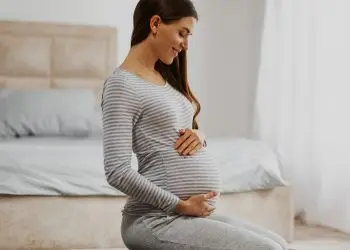 Dónde buscar servicios prenatales y atención médica para madres migrantes en USA