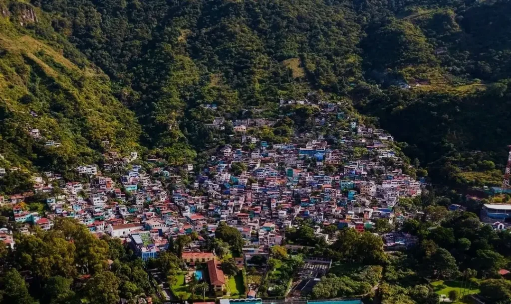 Santa Catarina Palopó participó en un proyecto desarrollado en 2018 que le dio color a todas sus viviendas para crear un ambiente mágico y pintoresco. – SoyMigrante.com REVISTA Santa Catarina Palopó participó en un proyecto desarrollado en 2018 que le dio color a todas sus viviendas para crear un ambiente mágico y pintoresco. – SoyMigrante.com REVISTA