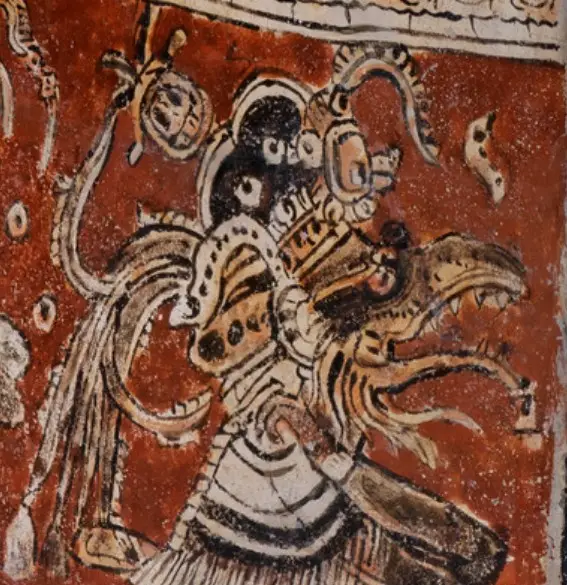 Detalñe de uno de los 11 Dioses. El gobernante podría ser uin personaje que murió y está llegando a la dimensión espiritual o bien ser una visión mística ritual. En ambos casos, el gobernante se eleva a una categoría de deidad. Detalle de fotografía del Museo del Condado de Los Angeles utilizada bajo licencia creative commons, para fines educativos y de difusión cultural de un patrimonio originario de Guatemala. – SoyMigrante.com REVISTA Detalñe de uno de los 11 Dioses. El gobernante podría ser uin personaje que murió y está llegando a la dimensión espiritual o bien ser una visión mística ritual. En ambos casos, el gobernante se eleva a una categoría de deidad. Detalle de fotografía del Museo del Condado de Los Angeles utilizada bajo licencia creative commons, para fines educativos y de difusión cultural de un patrimonio originario de Guatemala. – SoyMigrante.com REVISTA