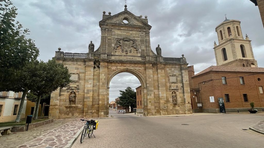 Hubo momentos para conocer ciudades y también paisajes de España que invitan al autodescubrimiento. Fotografía Leonel Ponce