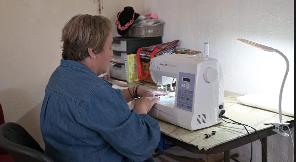 Enfoque, concentración y creatividad son como las cuentas de un collar productivo que rige el emprendimiento Raíces, de Silvia Flores, disponible ahora en SoyMigrante.com MERCADO – SoyMigrante.com REVISTA Enfoque, concentración y creatividad son como las cuentas de un collar productivo que rige el emprendimiento Raíces, de Silvia Flores, disponible ahora en SoyMigrante.com MERCADO – SoyMigrante.com REVISTA
