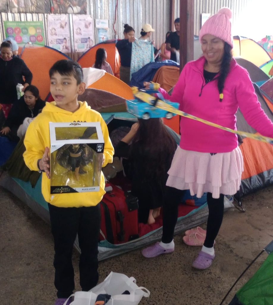 La sonrisa de un niño en estas circunstancias puede ser la esperanza de una mejor persona a futuro, es uno de los principios que impulsan a la Red Migrante Guatemalteca a apoyar refugios fronterizos. – SoyMigrante.com REVISTA La sonrisa de un niño en estas circunstancias puede ser la esperanza de una mejor persona a futuro, es uno de los principios que impulsan a la Red Migrante Guatemalteca a apoyar refugios fronterizos. – SoyMigrante.com REVISTA
