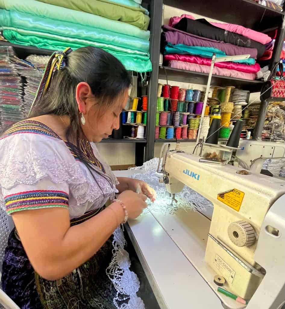 Las hermanas Nicolás guardianas de la tradición textil están en MERCADO – SoyMigrante.com REVISTA