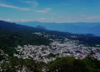 San Lucas Tolimán: Refugio de aves frente al Lago de Atitlán y al pie de un majestuoso volcán