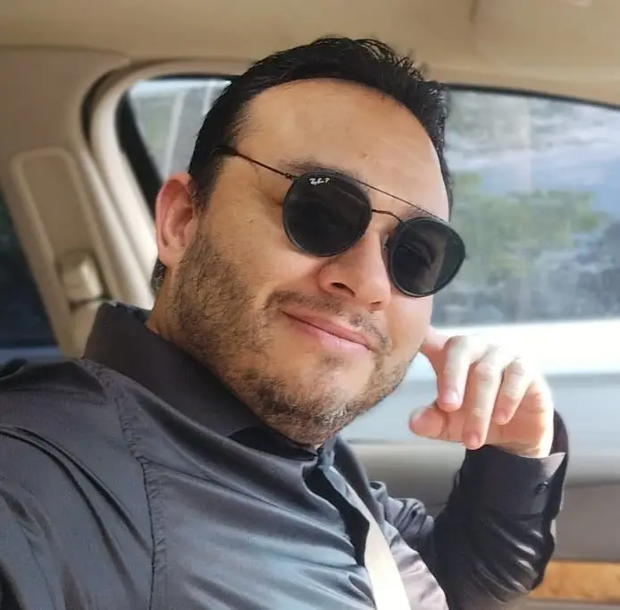 Javier Samayoa se encuentra abierto a consultas y también a compartir su experiencia emocional en grupos de ayuda. Le pueden contactar a través de sus redes sociales. – SoyMigrante.com REVISTA Javier Samayoa se encuentra abierto a consultas y también a compartir su experiencia emocional en grupos de ayuda. Le pueden contactar a través de sus redes sociales. – SoyMigrante.com REVISTA