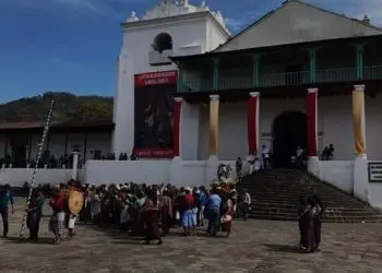 Santiago Atitlán es otro de los pueblos alrededor del lago más bello del mundo