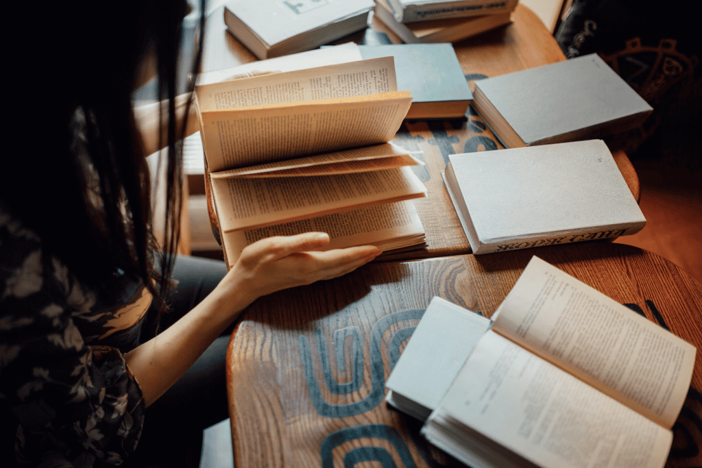 Leer en papel y escribir a mano: una conexión profunda – SoyMigrante.com REVISTA