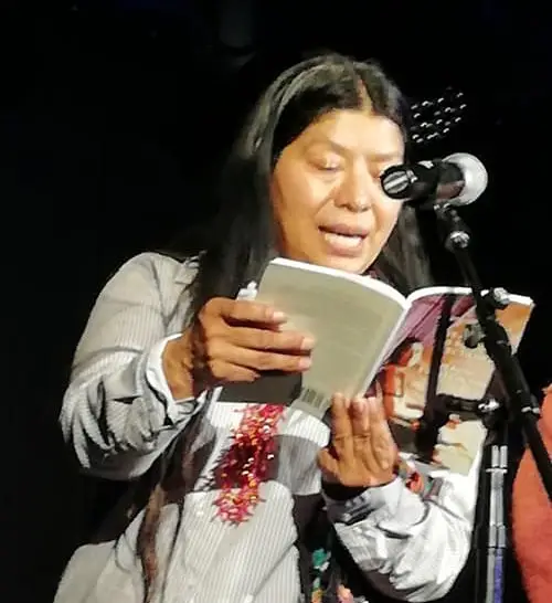 Gloria E. Chacón es maya chortí nacida en Honduras, pero en su niñez su familia migra a Guatemala y después a Estados Unidos. – SoyMigrante.com REVISTA Gloria E. Chacón es maya chortí nacida en Honduras, pero en su niñez su familia migra a Guatemala y después a Estados Unidos. – SoyMigrante.com REVISTA