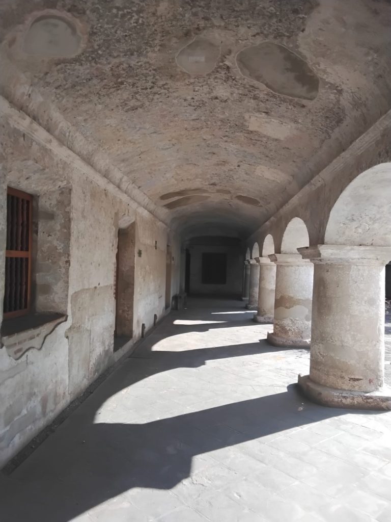 En cada área del convento de Santa Teresa o de las Carmelitas en Antigua Guatemala es posible palpar, respirar, mirar la magia de la historia y legado colonial. (Foto Gustavo Montenegro)