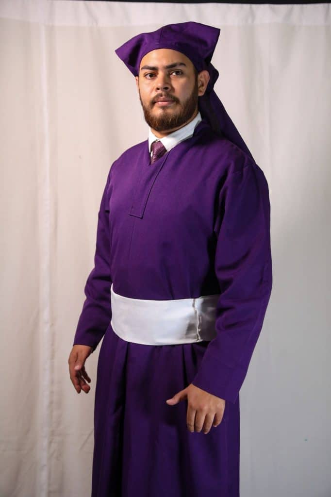 Devotos cargadores de Jesús Nazareno de la Indulgencia, iglesia del Beaterio de Belén. Foto Óscar Rivas – SoyMigrante.com REVISTA