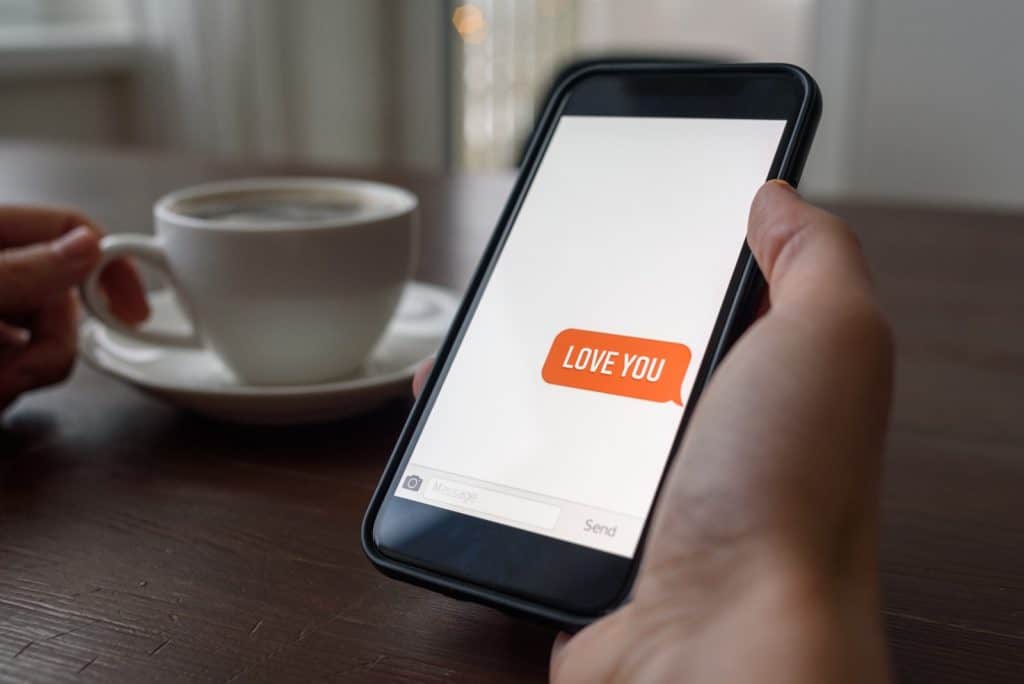 Cómo comunicarnos con respeto por mensajes y videollamadas