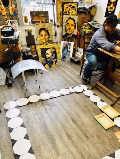 Varios de los moldes para las figuras de la alfombra fueron elaborados por el artista guatemalteco Juan Carlos Pinto, cuenta Ana Prince. – SoyMigrante.com REVISTA Varios de los moldes para las figuras de la alfombra fueron elaborados por el artista guatemalteco Juan Carlos Pinto, cuenta Ana Prince. – SoyMigrante.com REVISTA